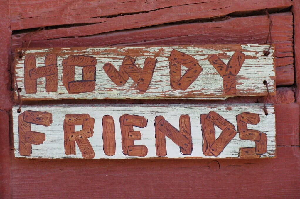 photo of "Howdy Friends" sign