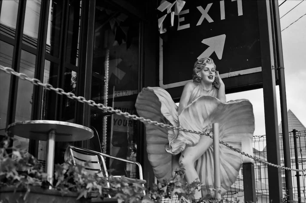 photo of Marilyn Monroe statue